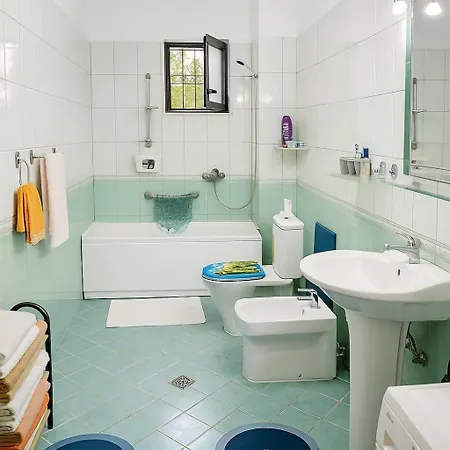 Crystal Comfort Stylish Spotless *