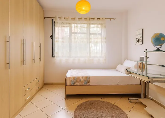 아파트 Crystal Comfort Stylish Spotless 티라나